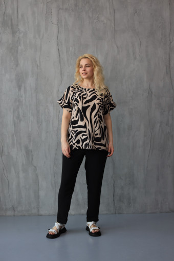 Літній жіночий костюм